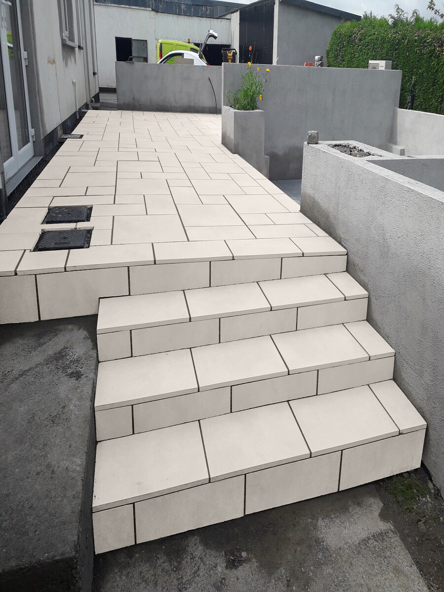 Akita Ivory Outdoor Porcelain Tiles - Mix Size Pack