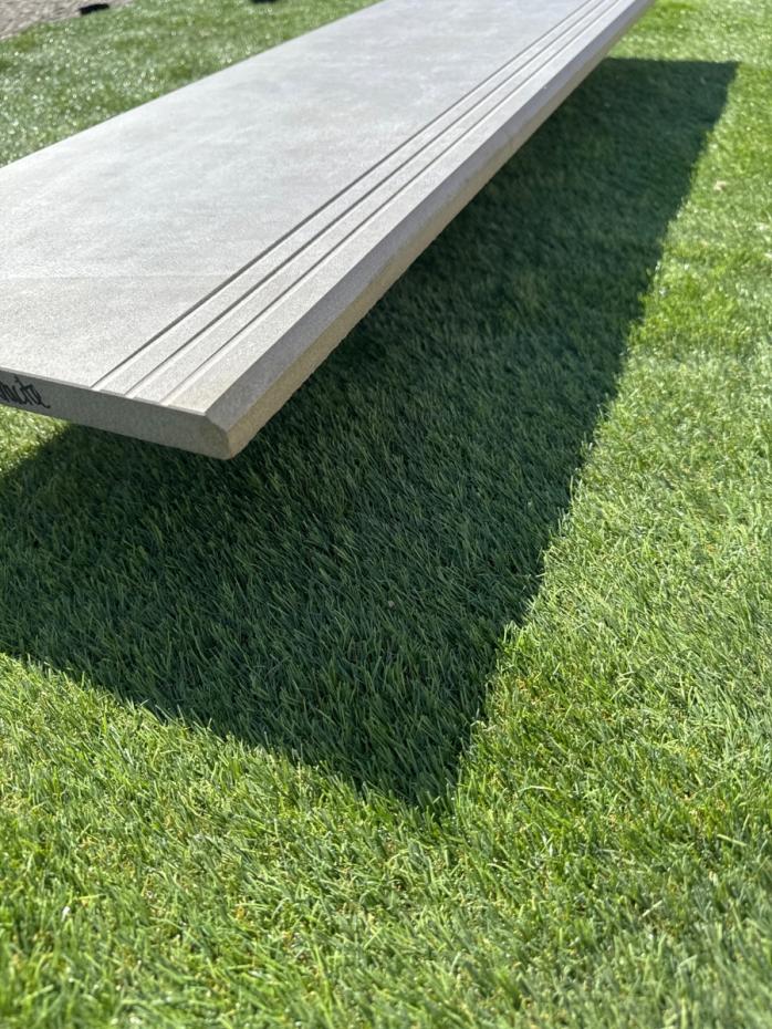 Anthracite grey porcelain bullnose tile detail