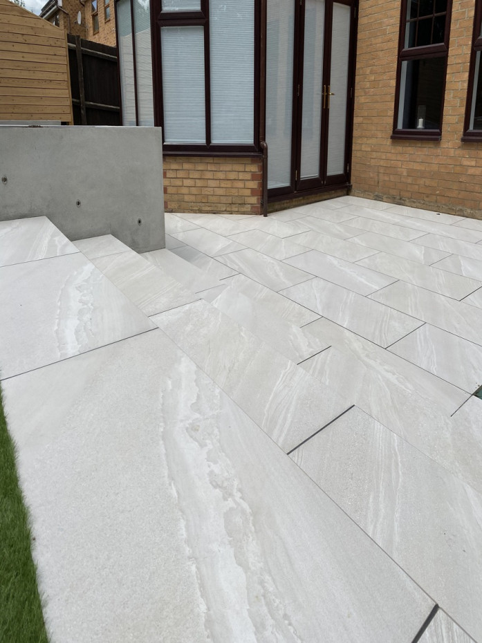 Esparada White Outdoor Porcelain Paving Slabs - 900x600x16mm (LAST PACK)