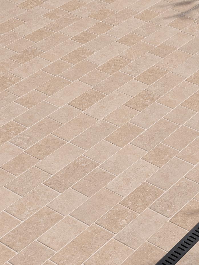 Dijon Honed and Tumbled Outdoor Paving Cobbles - 150xFree lengthx30mm