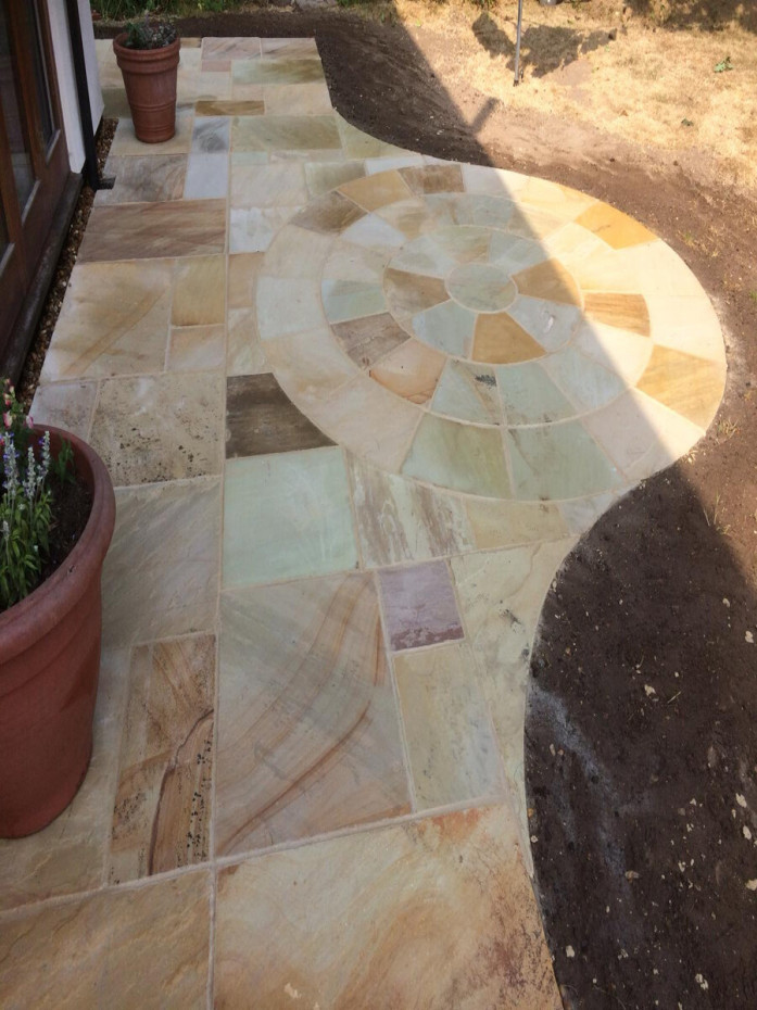 Fossil Mint Indian Sandstone Paving Slabs - 900x600 Pack
