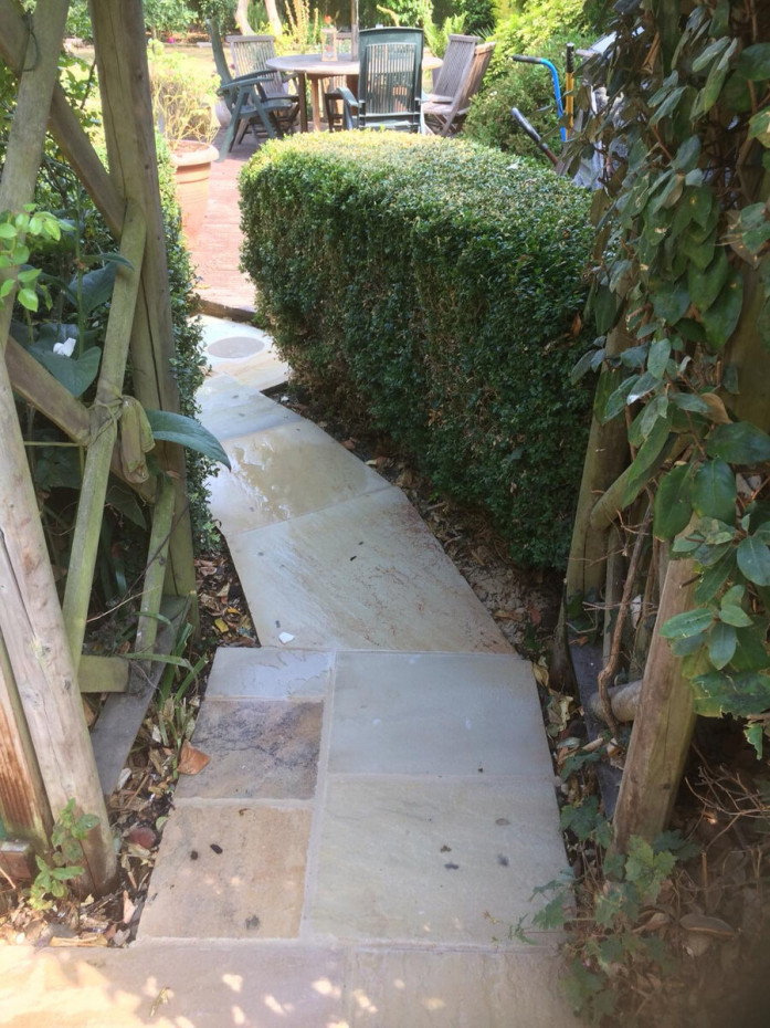 Fossil Mint Indian Sandstone Paving Slabs - 900x600 Pack