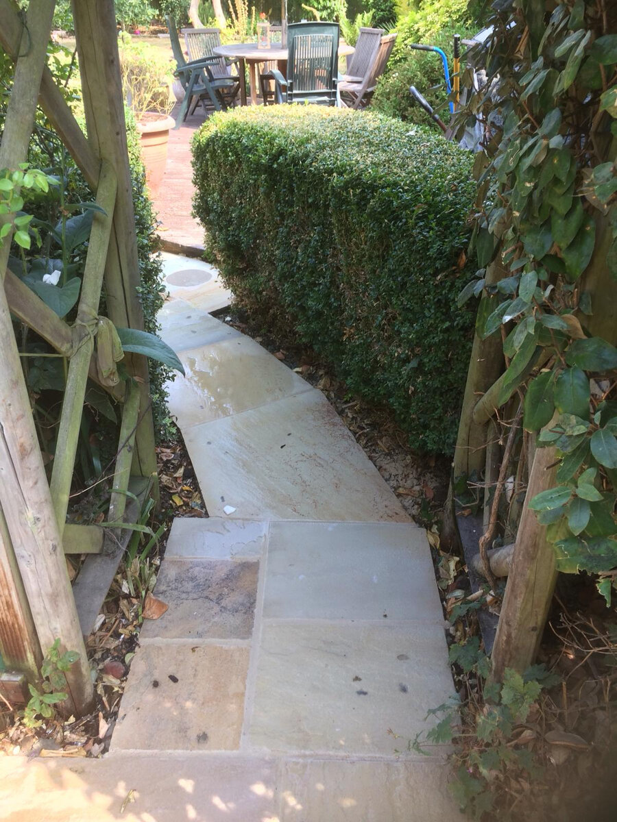 Fossil Mint Indian Sandstone Paving Slabs - 900x600 Pack