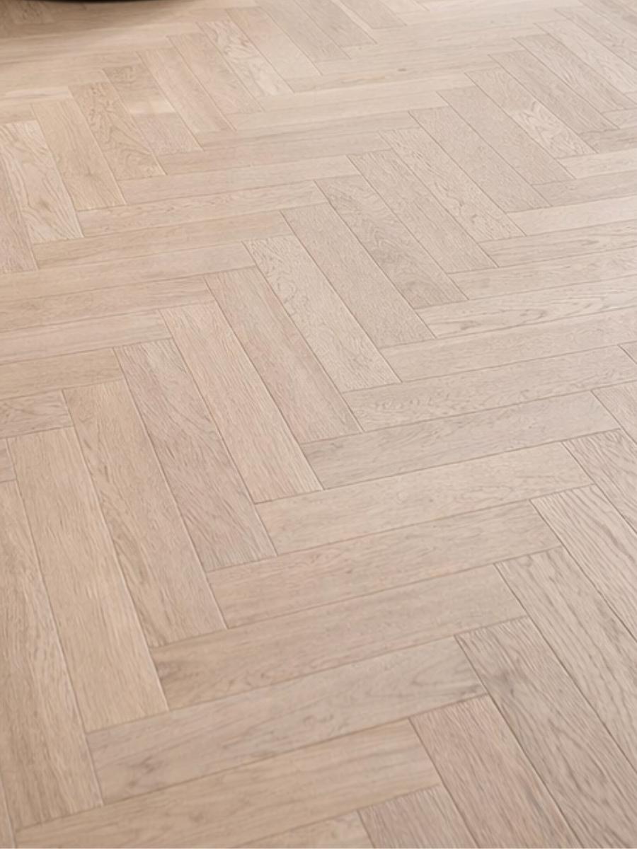 Highland Light Oak Herringbone Luxury Click Vinyl Flooring Tiles - 640x128x6mm