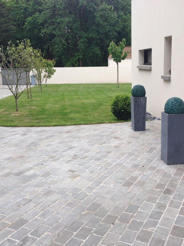 Kandla Grey Antique Tumbled Sandstone Cobbles - 200x100 Pack
