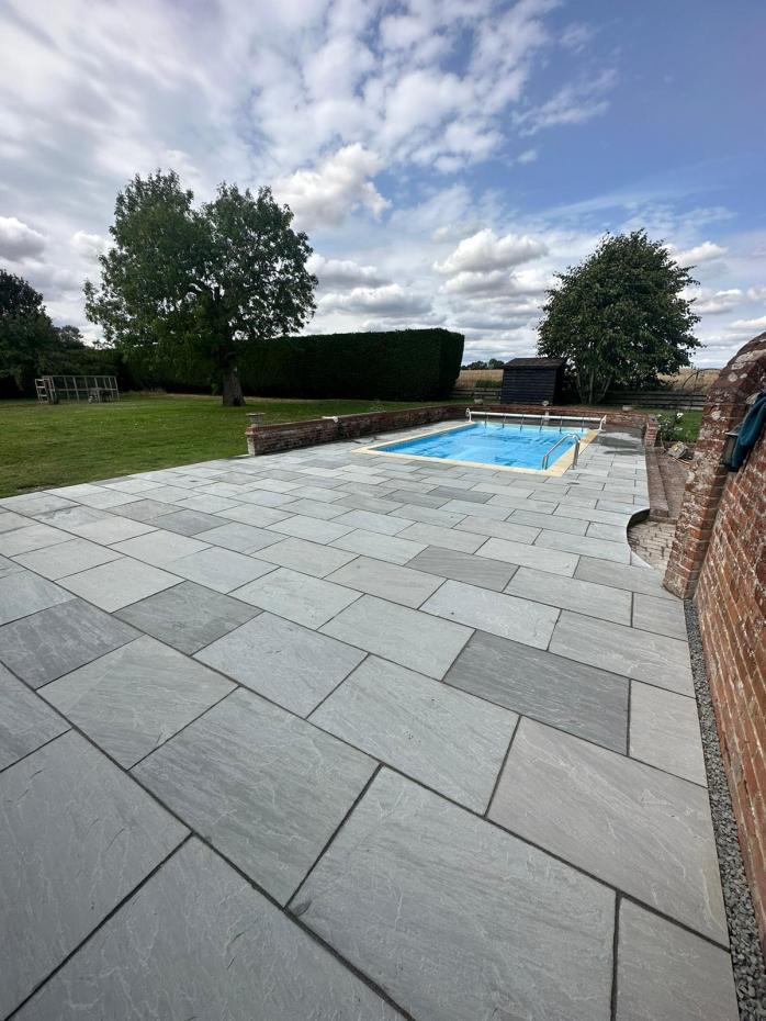 Kandla Grey Indian Sandstone Paving Slabs - 900x600x18mm Pack