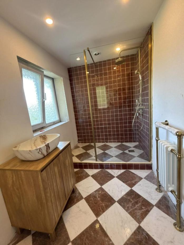 Lusso Rosso + Carrara Checkerboard Porcelain Marble Effect Tiles - 300x300mm