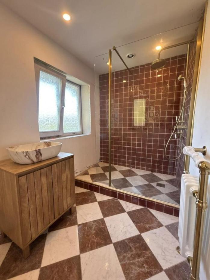 Lusso Rosso + Carrara Checkerboard Porcelain Marble Effect Tiles - 300x300mm