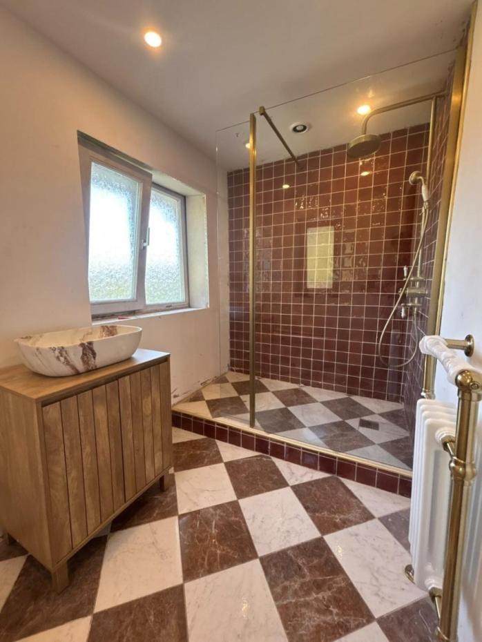 Lusso Rosso + Carrara Checkerboard Porcelain Marble Effect Tiles - 300x300mm