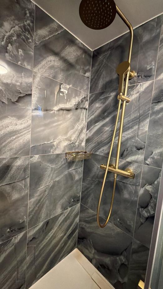 Olbia Onyx Gloss Porcelain Tile - 600x600mm