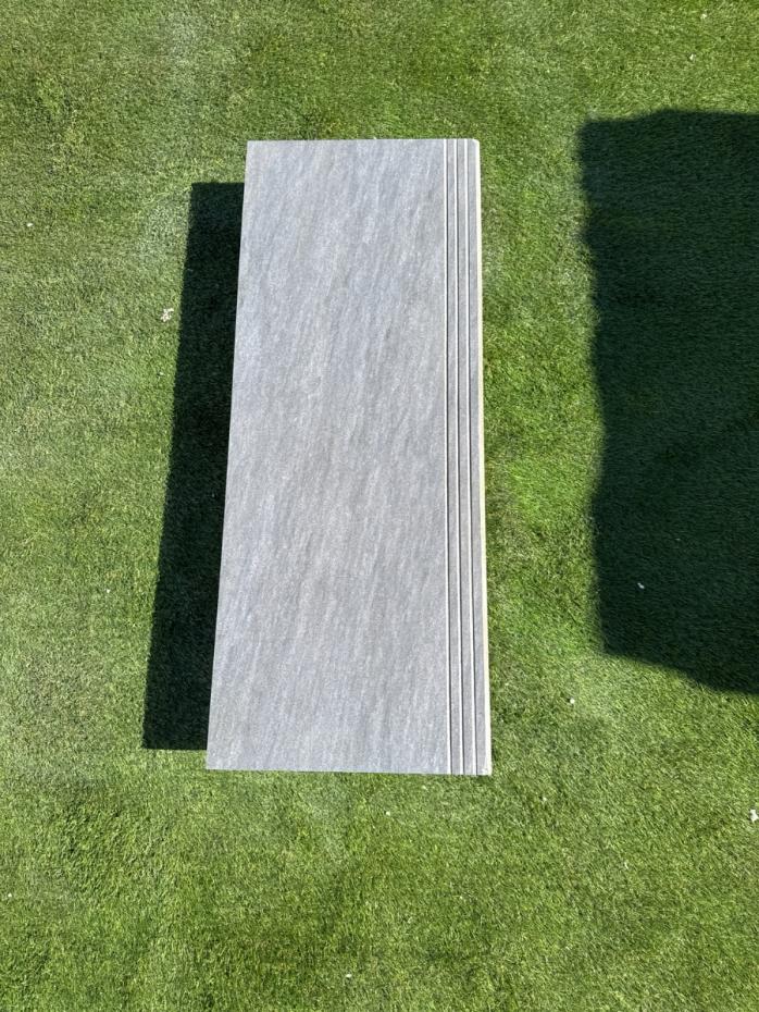 Anthracite porcelain bullnose edging tile