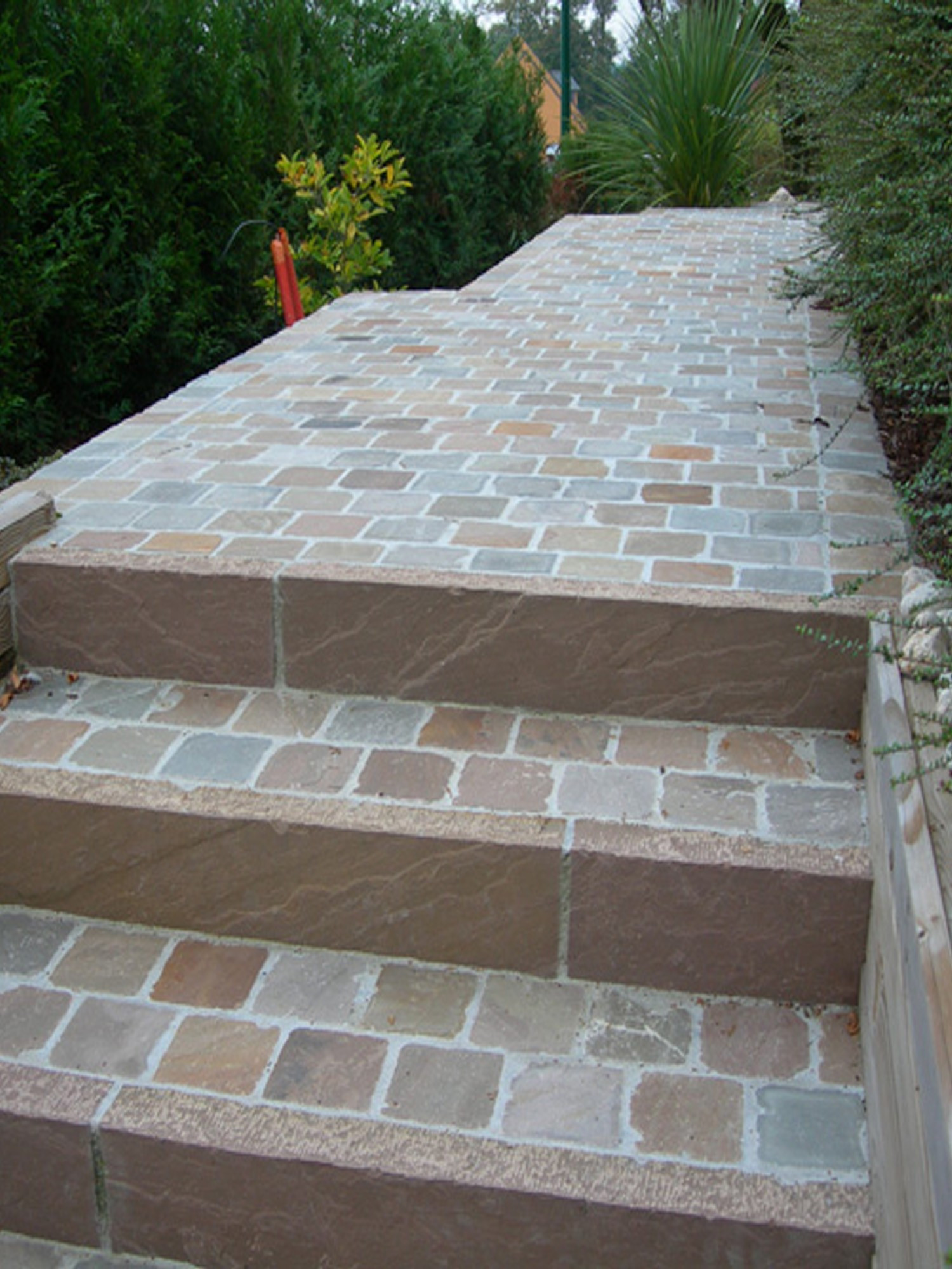 Raj Buff Riven Indian Sandstone Tumbled Setts - Mix Size Pack