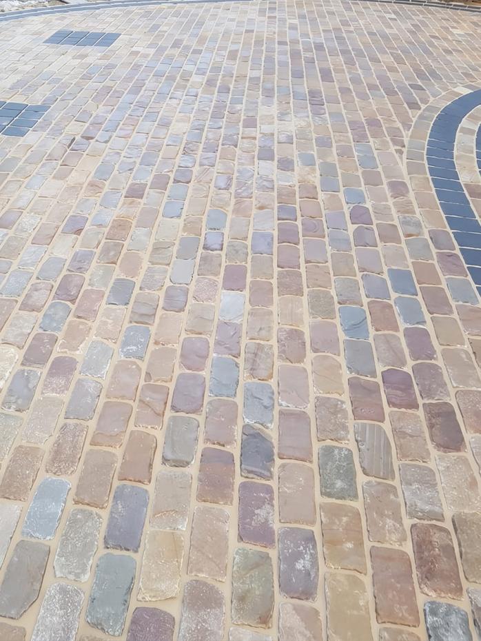 Raj Green Antique Tumbled Sandstone Cobbles- 200x100 Pack