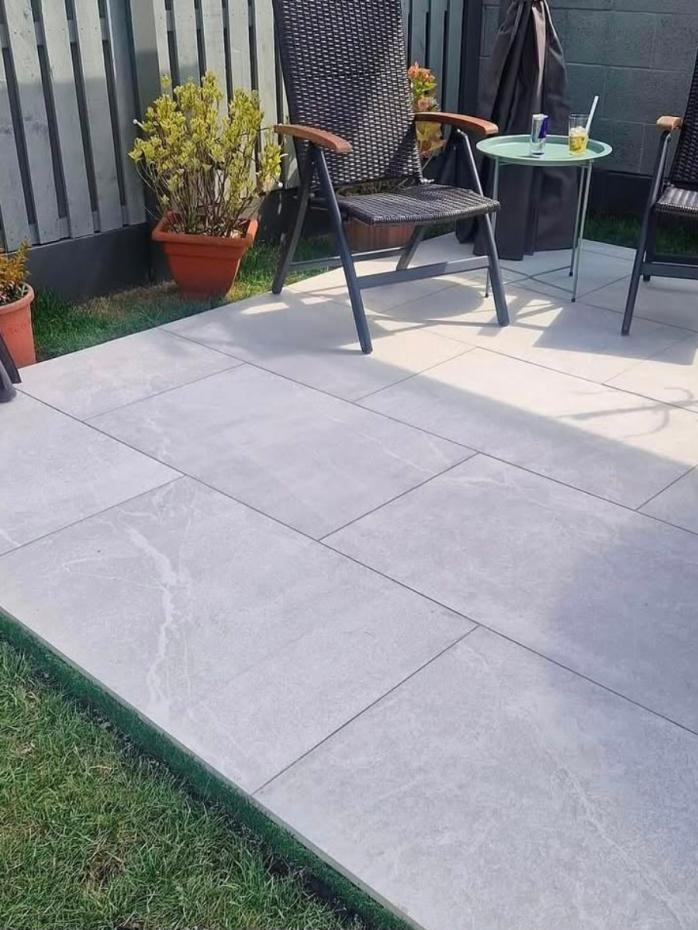 Roca White Outdoor Porcelain Slabs - 900x600x20mm