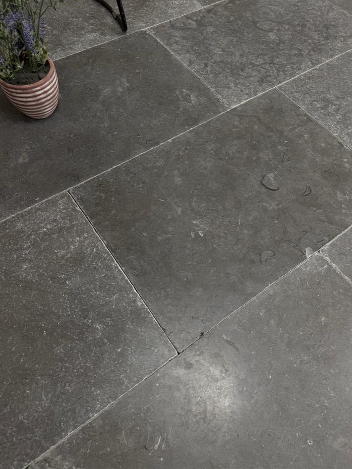 Savoy tumbled natural limestone tiles 600x400mm