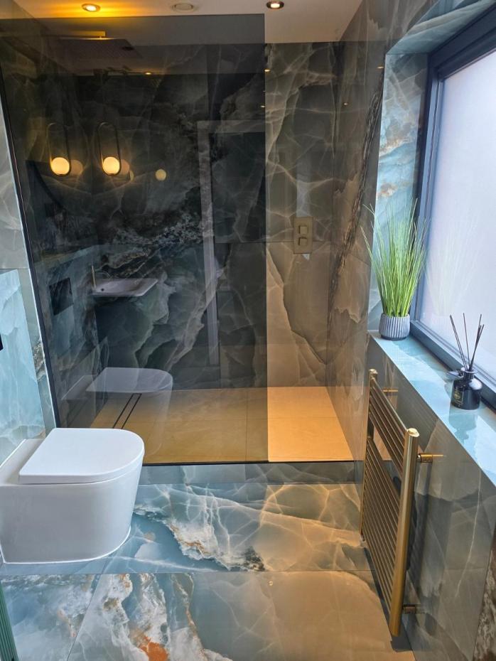 Turquoise Onyx Porcelain Tile - 1200x600mm (Birmingham Collection Only)