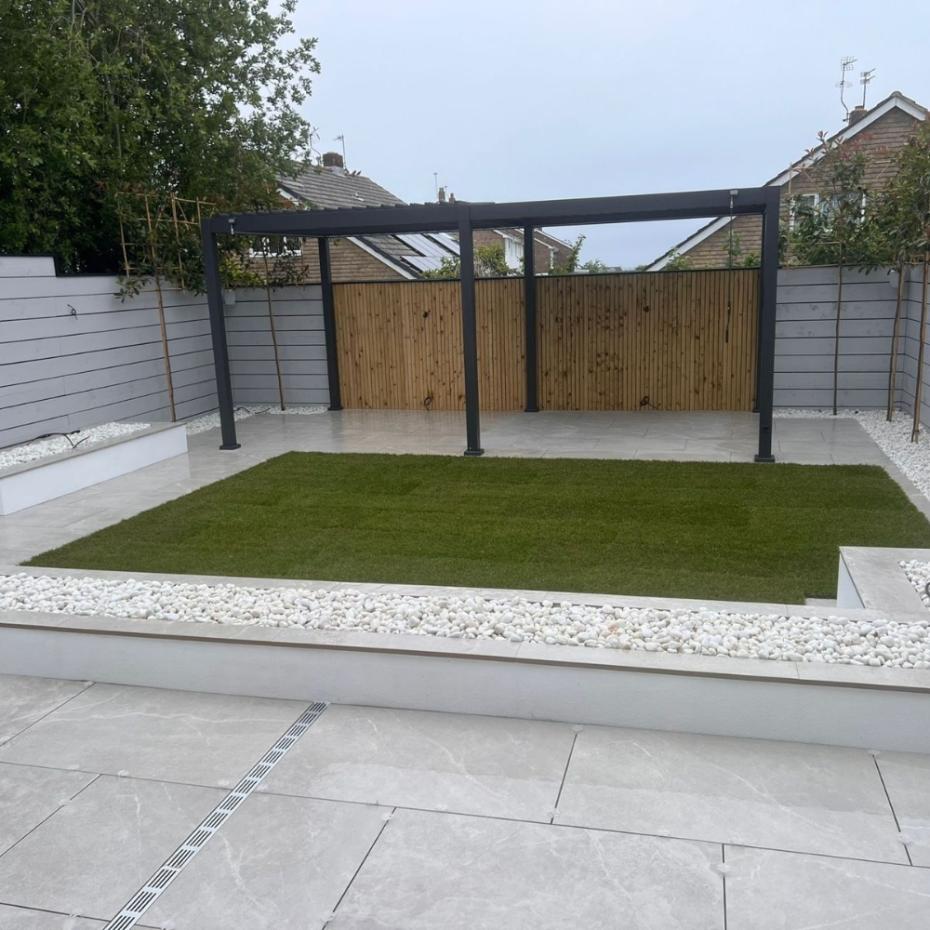 Roca White Outdoor Porcelain Slabs - 900x600x20mm