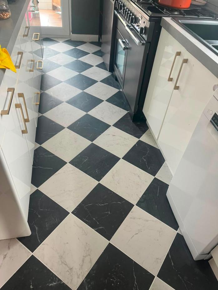Lusso Noir Marble Effect Porcelain Tile - 300x300x12mm